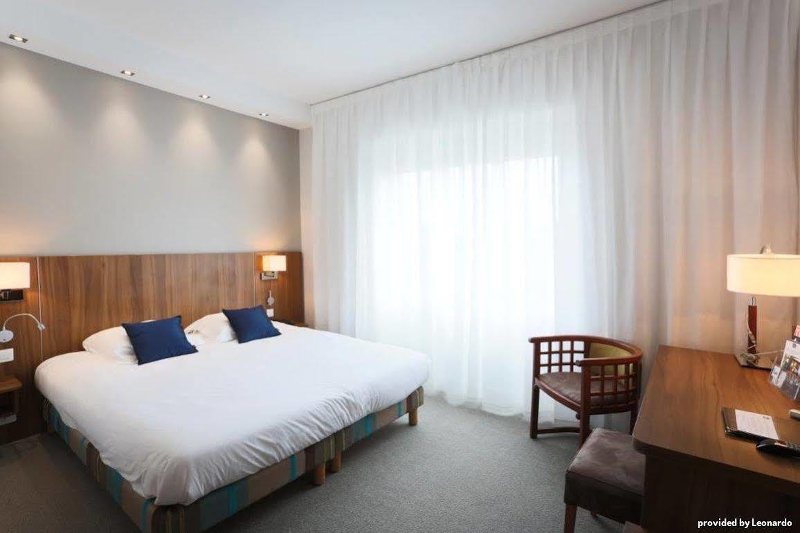Western Plaisance 3*